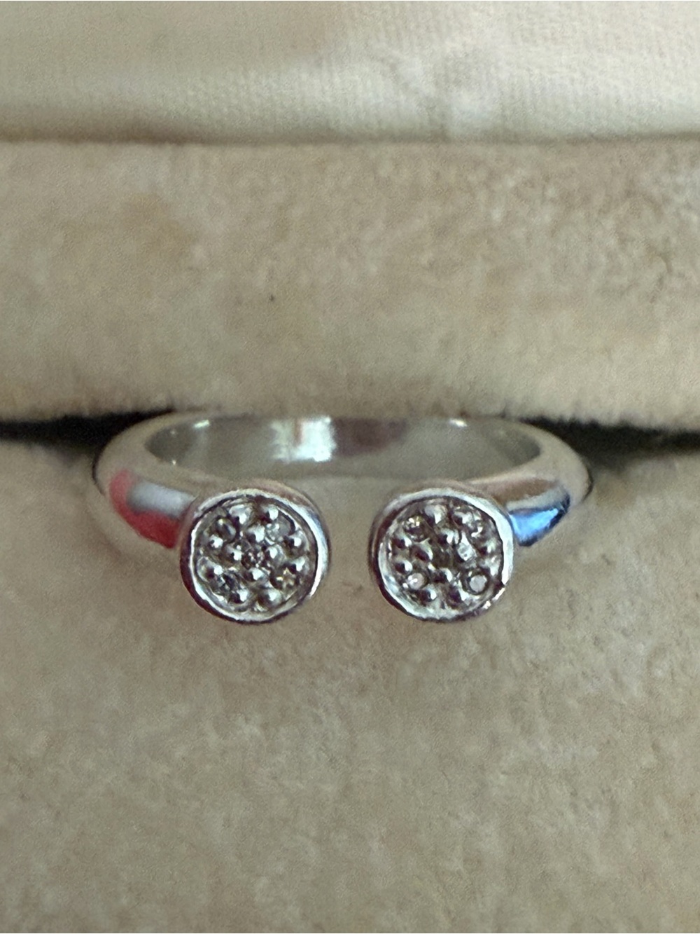 Links Of London - Vintage Sterling Silver Open Band Ring With Pavé Diamonds.
